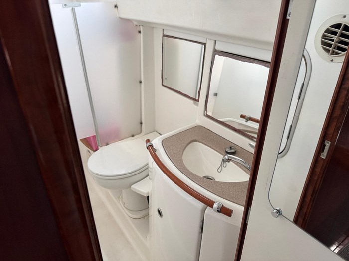 2002 Beneteau 42 Center Cockpit Photo 52 sur 66