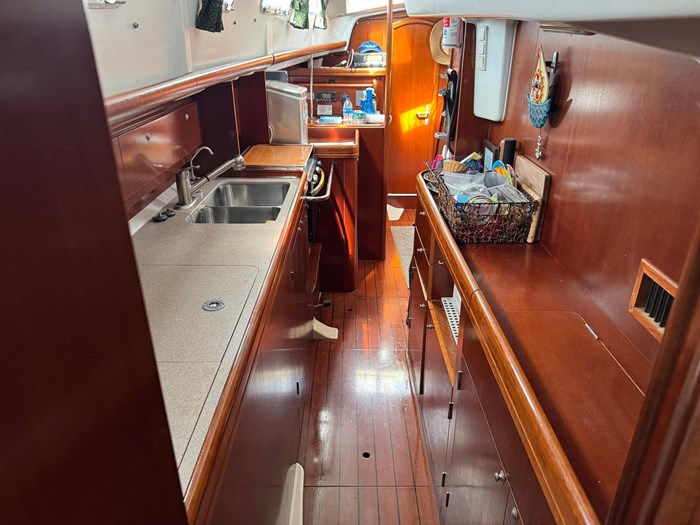 2002 Beneteau 42 Center Cockpit Photo 40 sur 66