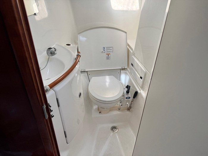 2002 Beneteau 42 Center Cockpit Photo 18 sur 66