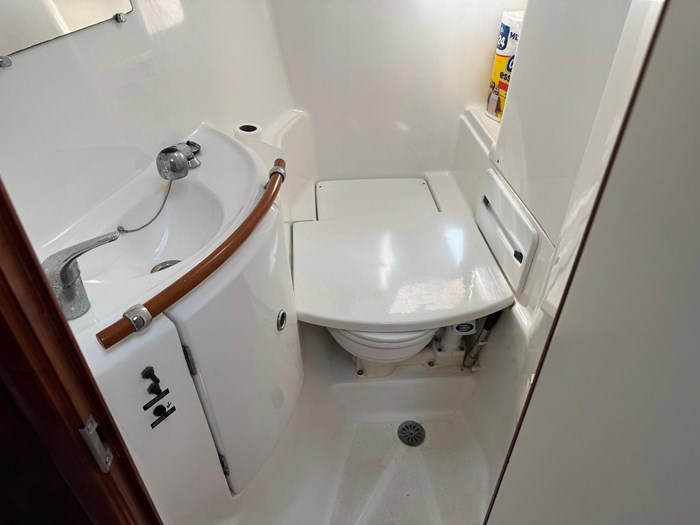 2002 Beneteau 42 Center Cockpit Photo 19 sur 66