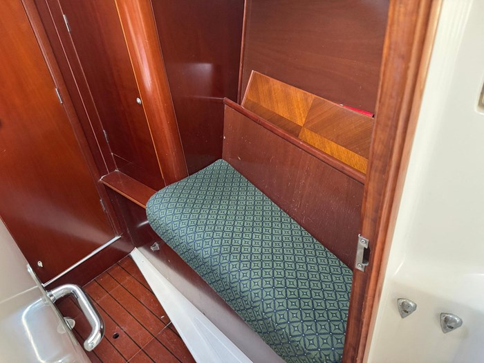 2002 Beneteau 42 Center Cockpit Photo 22 sur 66