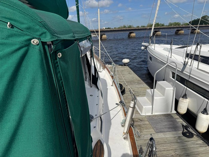 2002 Beneteau 42 Center Cockpit Photo 8 sur 66