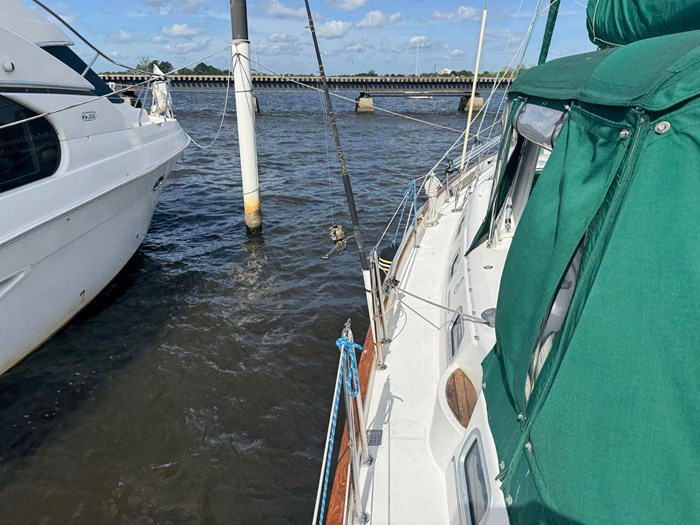 2002 Beneteau 42 Center Cockpit Photo 9 sur 66