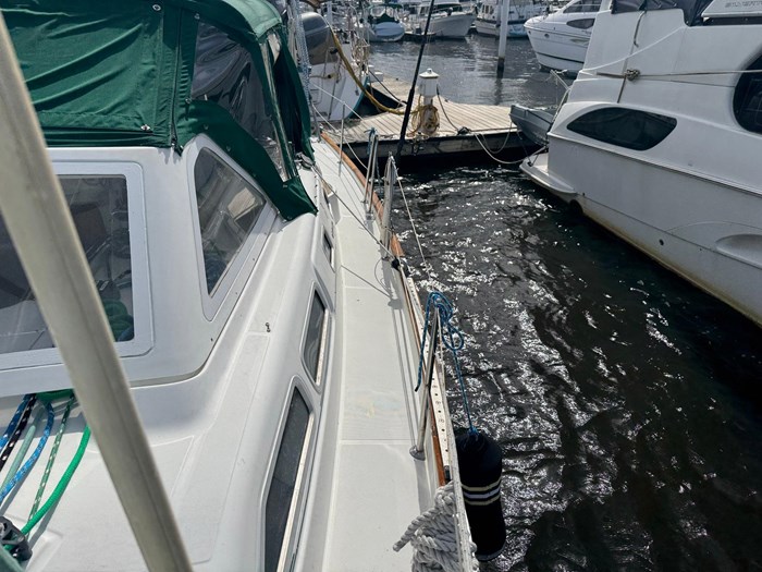 2002 Beneteau 42 Center Cockpit Photo 13 sur 66