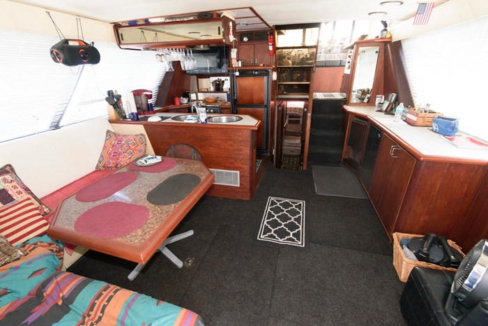 1992 Bayliner 4588 Motoryacht Photo 4 sur 15