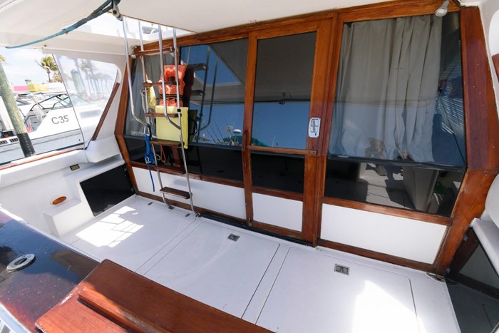 1992 Bayliner 4588 Motoryacht Photo 2 sur 15