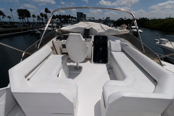 1992 Bayliner 4588 Motoryacht Photo 3 sur 15