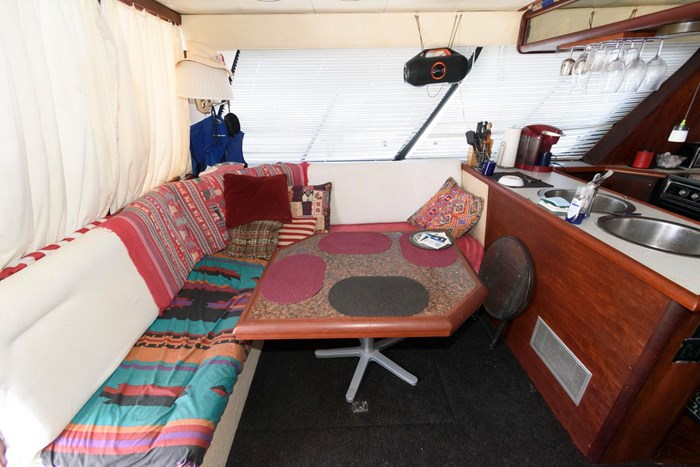 1992 Bayliner 4588 Motoryacht Photo 5 sur 15