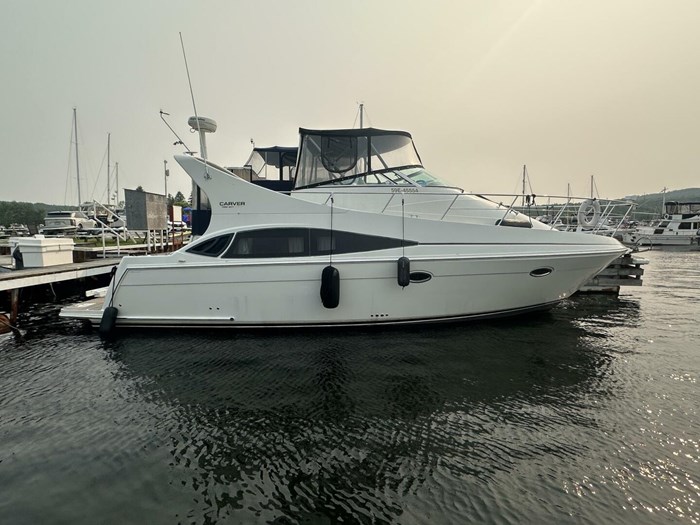 2004 Carver 360 Mariner Photo 2 sur 36