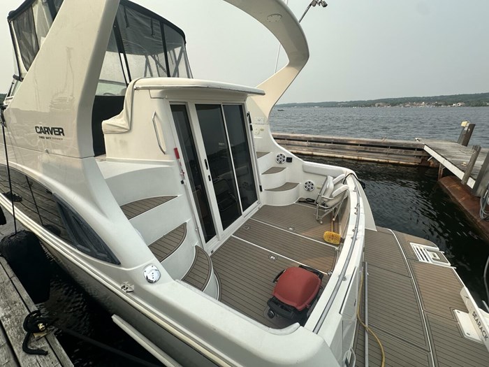 2004 Carver 360 Mariner Photo 10 sur 36
