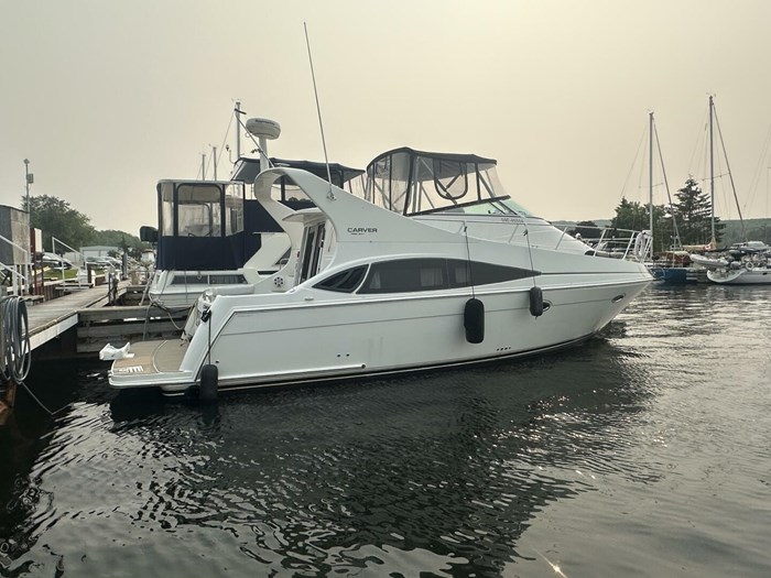 2004 Carver 360 Mariner Photo 3 sur 36