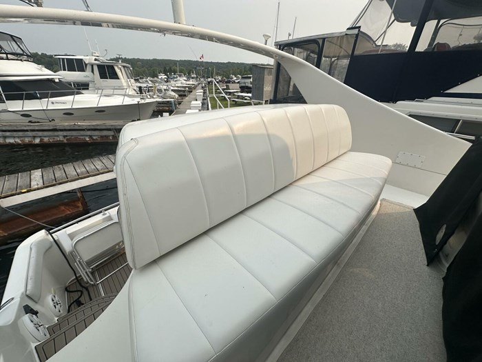 2004 Carver 360 Mariner Photo 17 sur 36