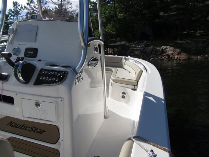 2022 NauticStar 2302 Legacy Photo 4 sur 28