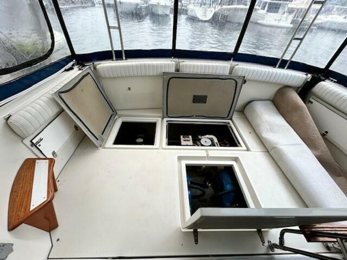 1989 Carver 3227 Convertible Photo 21 sur 31