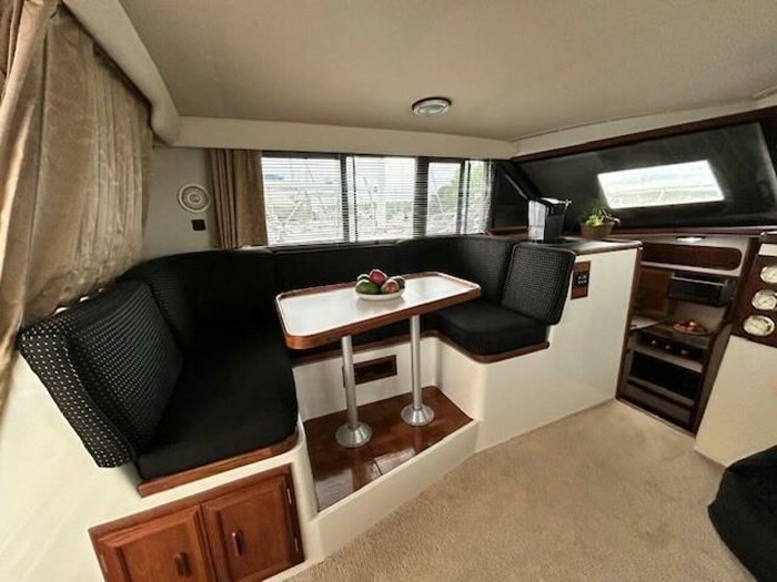 1989 Carver 3227 Convertible Photo 11 sur 31
