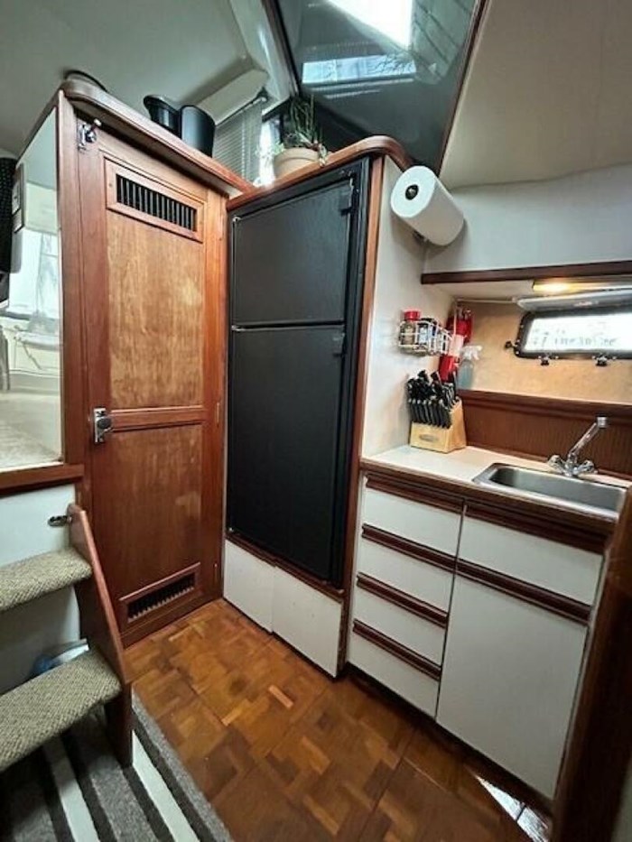 1989 Carver 3227 Convertible Photo 18 sur 31