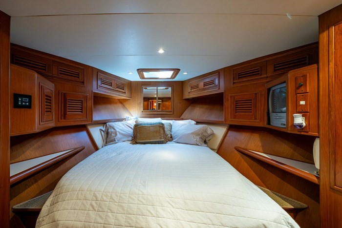 2000 Offshore Yachts Photo 36 sur 42