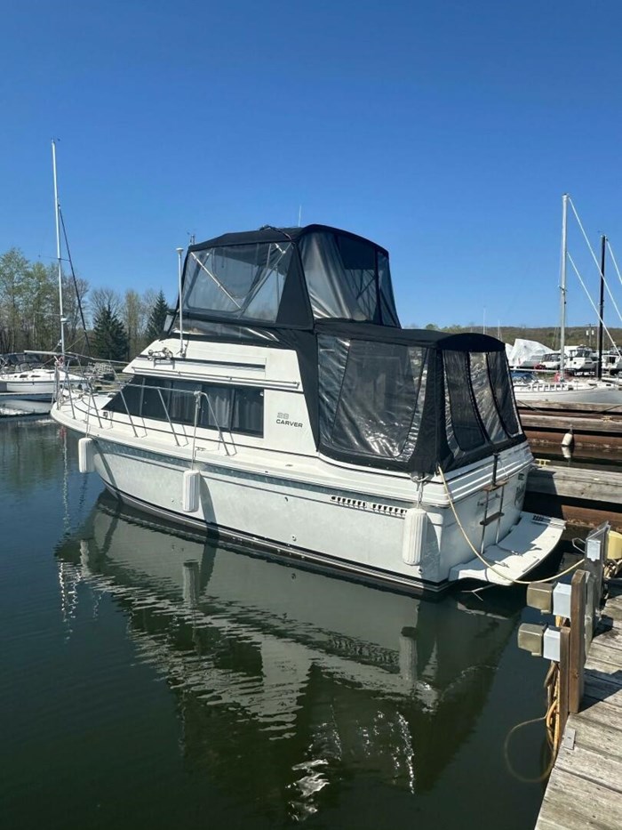 1984 Carver 28 Mariner Photo 2 sur 33