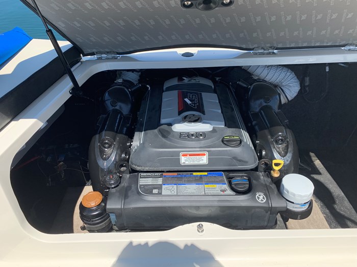2021 Stingray 198LX Photo 2 of 5