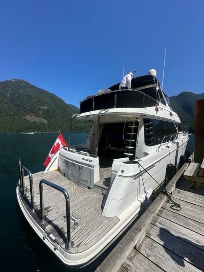 2001 Carver 570 Voyager Pilothouse Photo 10 sur 114