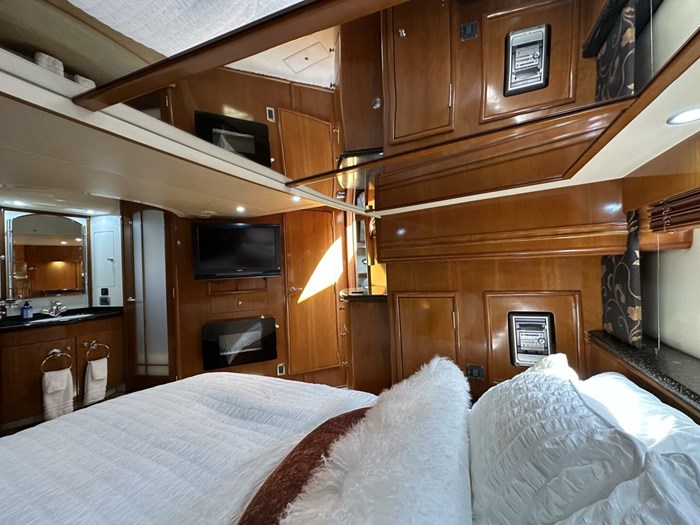2001 Carver 570 Voyager Pilothouse Photo 19 sur 114