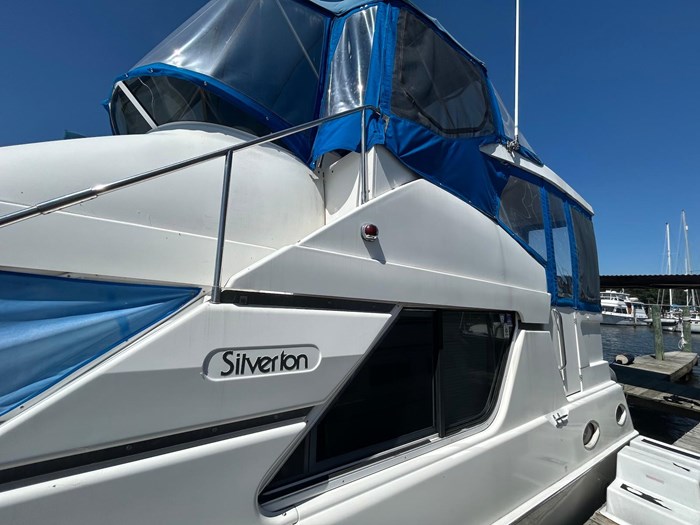 1997 Silverton 372 Motor Yacht Photo 7 sur 33