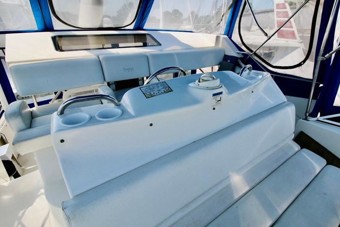 1997 Silverton 372 Motor Yacht Photo 15 sur 33