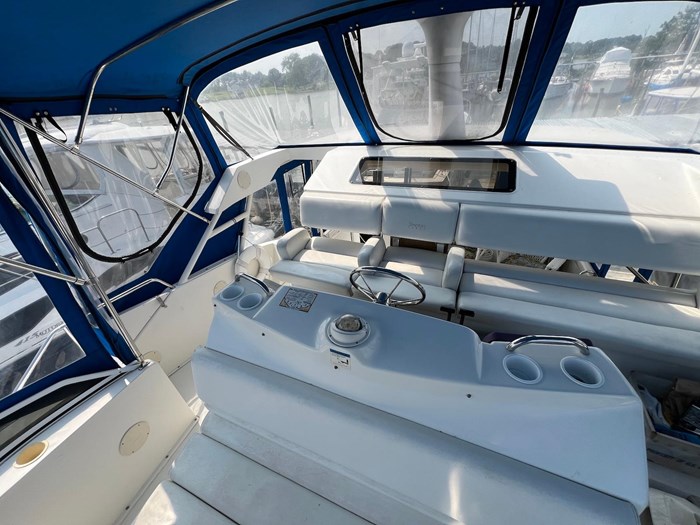 1997 Silverton 372 Motor Yacht Photo 16 sur 33