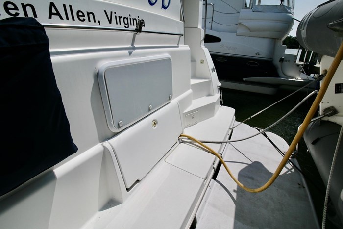 1997 Silverton 372 Motor Yacht Photo 18 sur 33