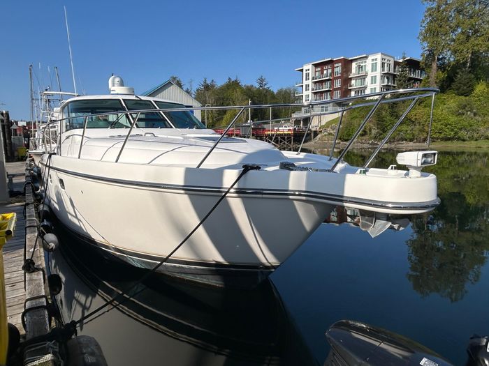2005 Tiara 36 Sovran Photo 2 sur 21
