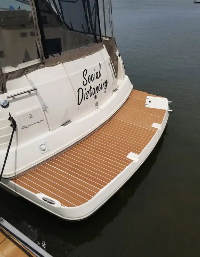 2005 Rinker Fiesta V 300 Photo 1 of 6