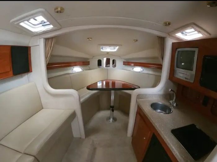 2005 Rinker Fiesta V 300 Photo 2 of 6