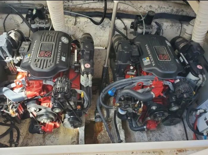 2005 Rinker Fiesta V 300 Photo 3 of 6