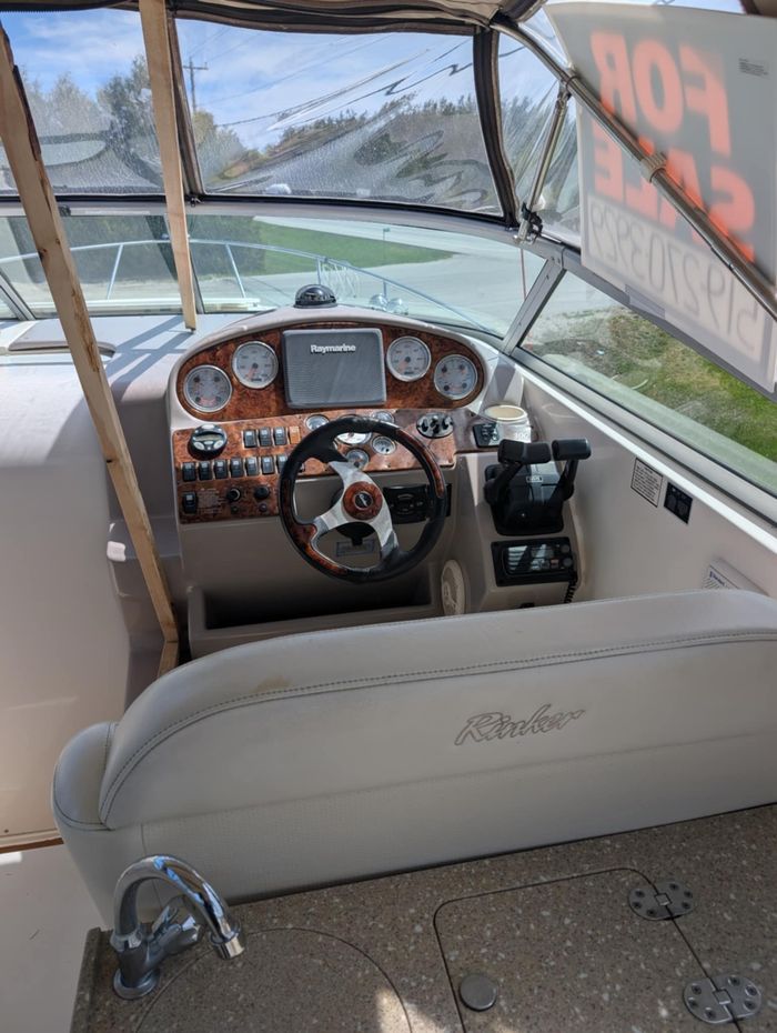 2005 Rinker Fiesta V 300 Photo 5 of 6