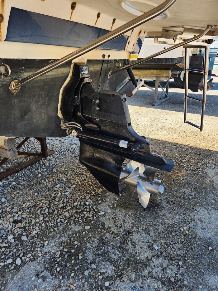 2006 Larson Cabrio 260 Photo 43 sur 45