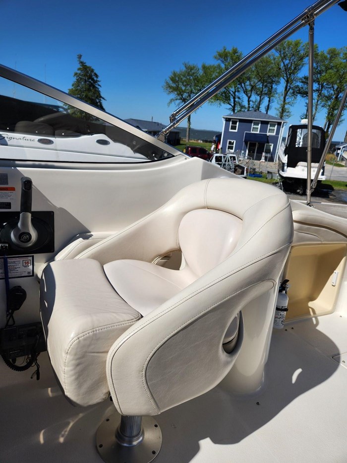 2006 Larson Cabrio 260 Photo 26 sur 45