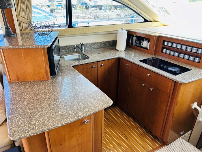 2005 Meridian 381 Sedan Bridge Photo 6 of 15
