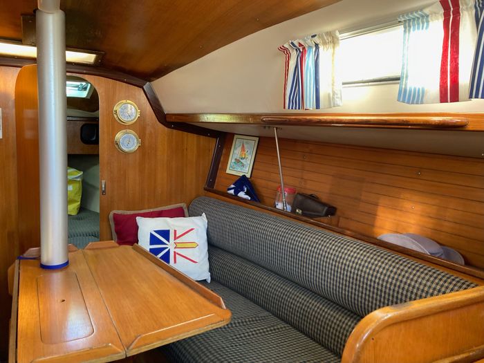 1988 Beneteau First 305 Photo 11 of 17