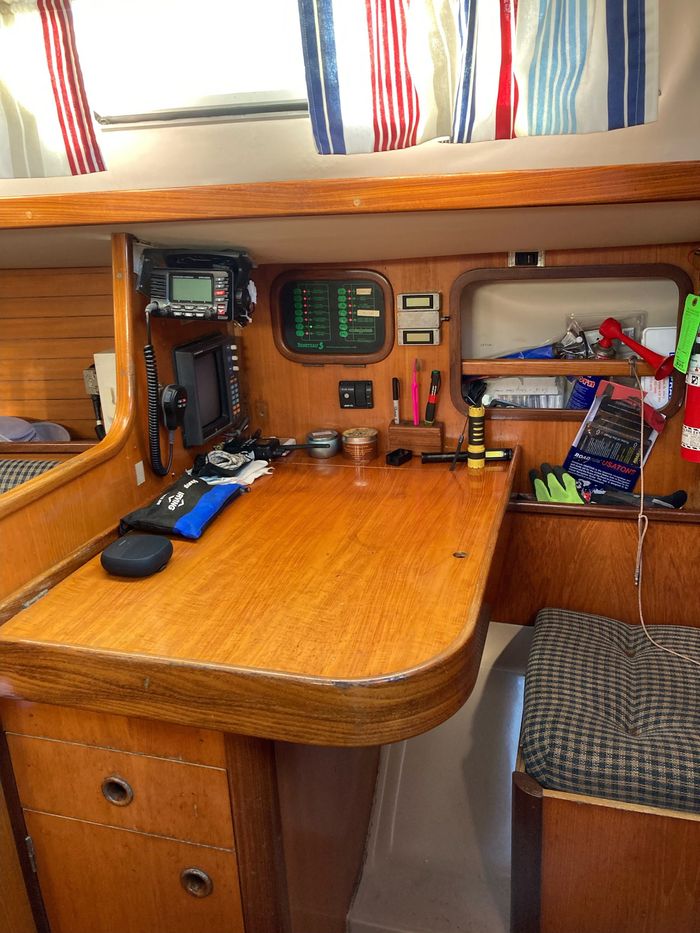 1988 Beneteau First 305 Photo 13 of 17