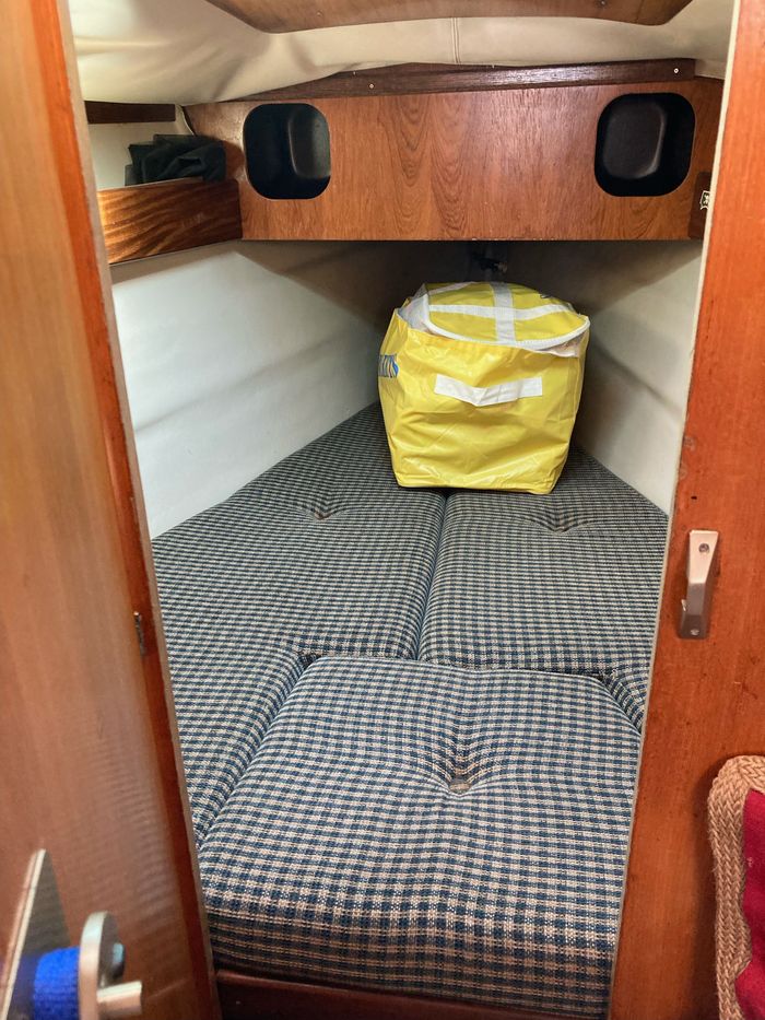 1988 Beneteau First 305 Photo 14 of 17