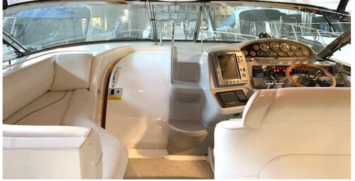 2002 Cruisers Yachts 3870 Photo 9 sur 19