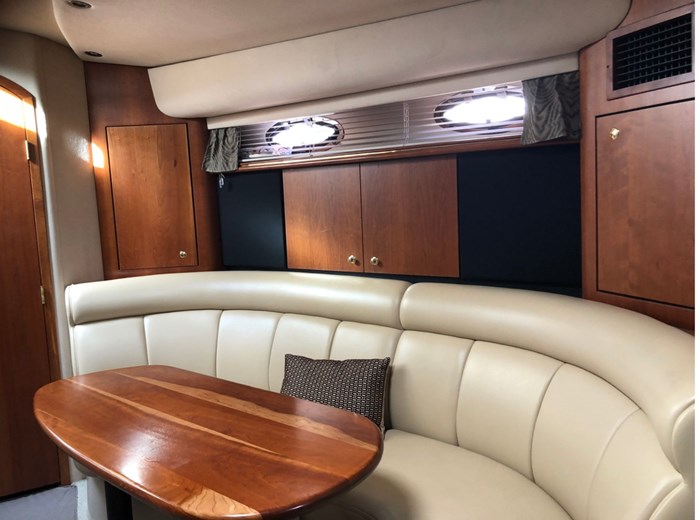 2002 Cruisers Yachts 3870 Photo 17 sur 19