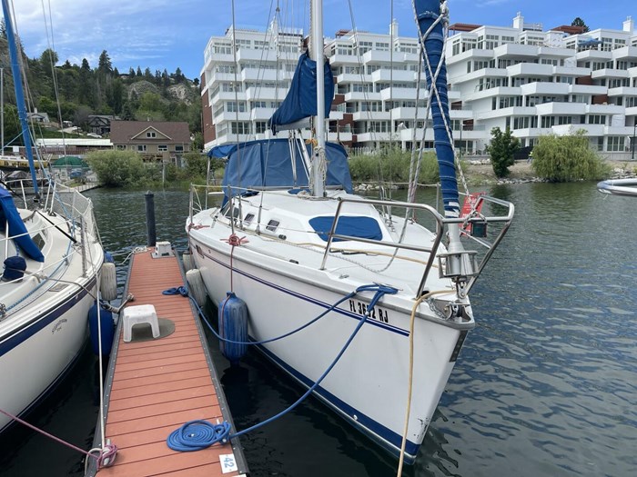 1996 Catalina 320 Photo 3 sur 87