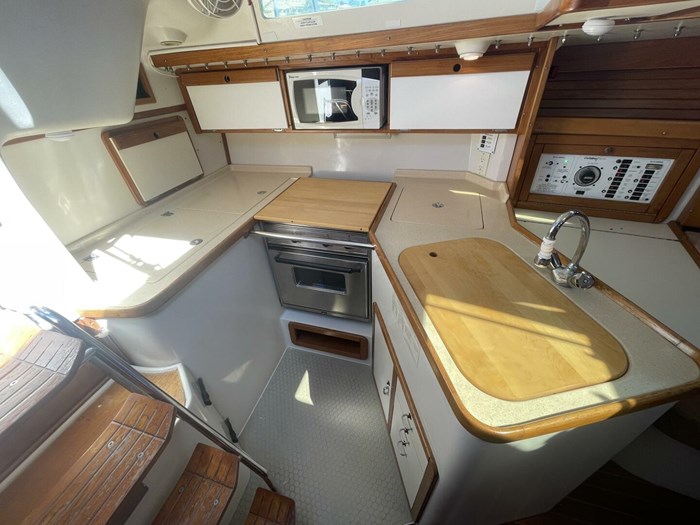 1996 Catalina 320 Photo 42 sur 87