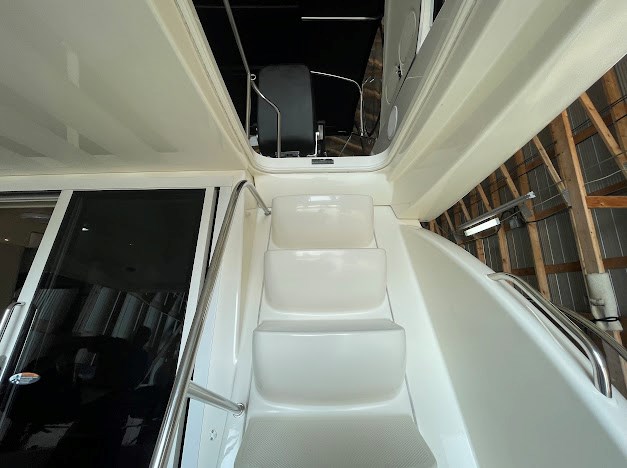 2004 Meridian 341 Photo 7 of 38