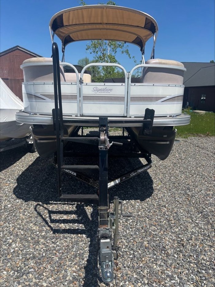 2015 Sun Tracker PARTY BARGE® 22 DLX Photo 3 sur 11