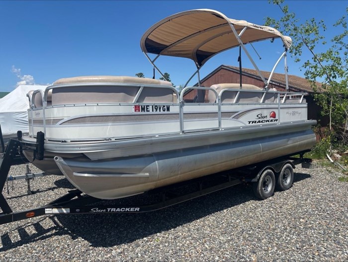 2015 Sun Tracker PARTY BARGE® 22 DLX Photo 1 sur 11