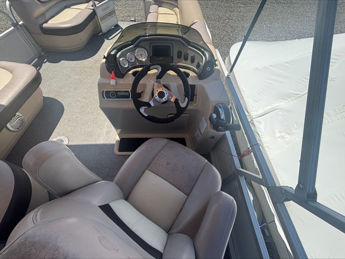 2015 Sun Tracker PARTY BARGE® 22 DLX Photo 5 sur 11