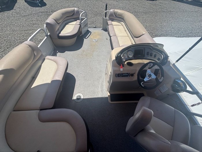 2015 Sun Tracker PARTY BARGE® 22 DLX Photo 7 sur 11