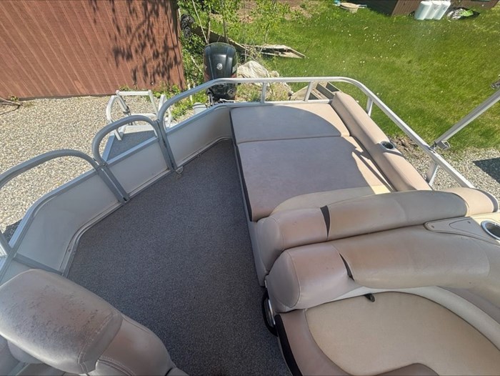 2015 Sun Tracker PARTY BARGE® 22 DLX Photo 9 sur 11